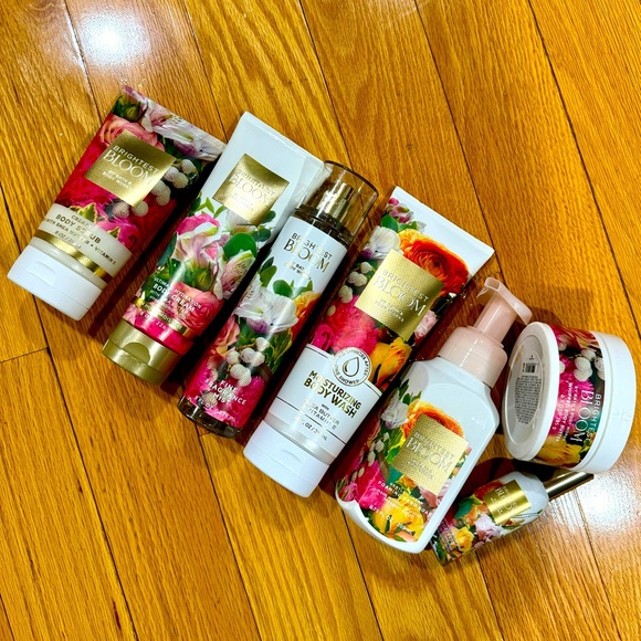NWT Bath & Body Works in The Bloom 7 Piece Set